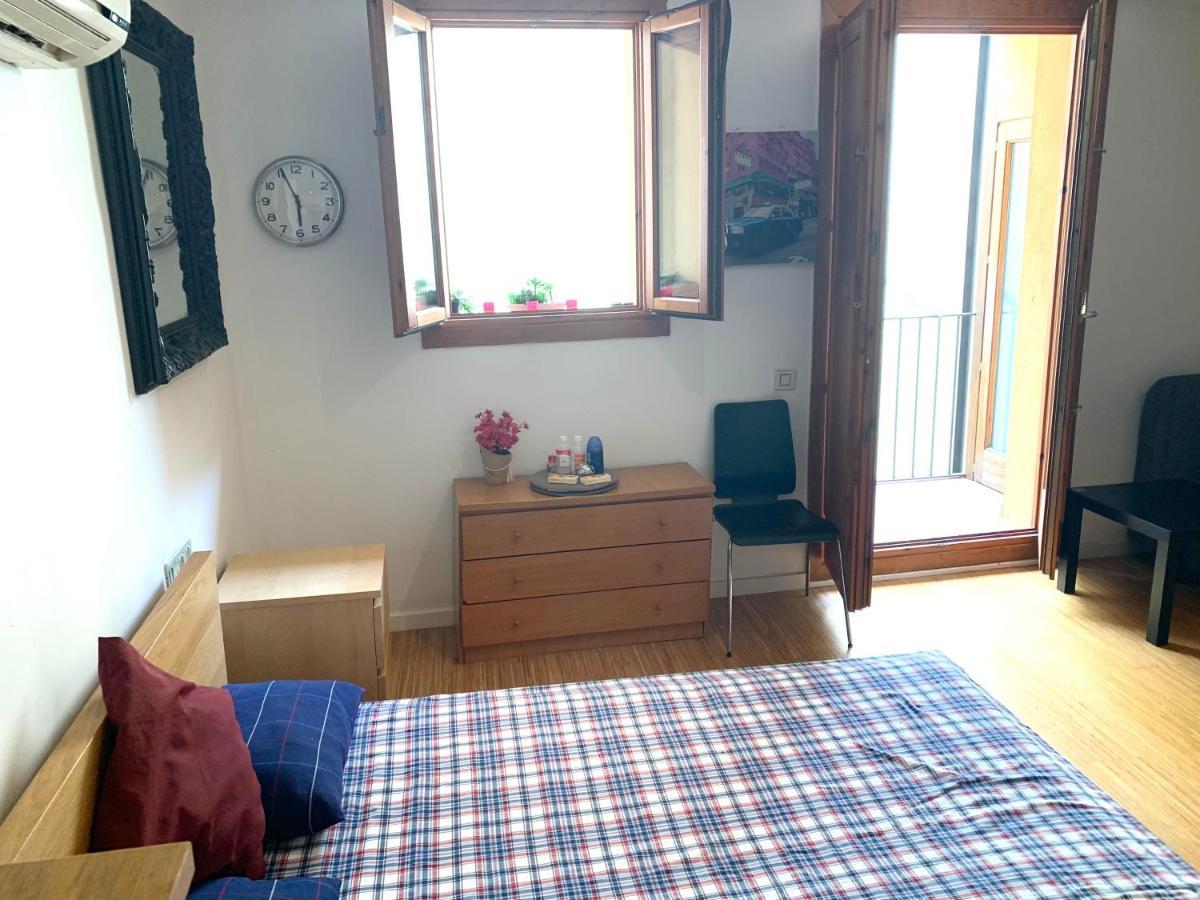 Apartment Next To Ramblas บาร์เซโลนา ภายนอก รูปภาพ
